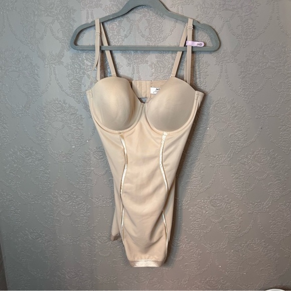 Maidenform shaper underwire 36D great condition lightly lined